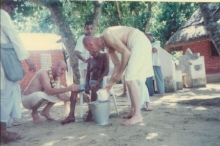 H.H.Shivarama Maharaj and H.H.Indradyumna Maharaj are washin